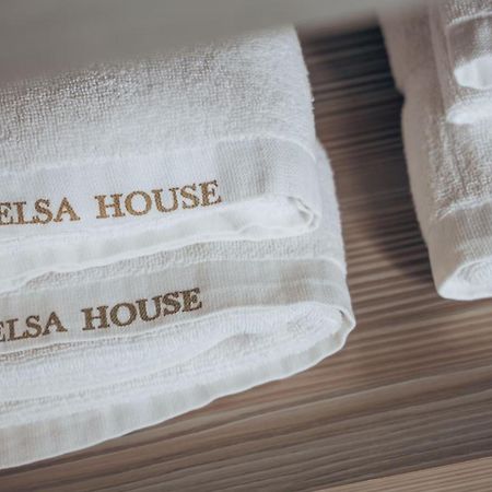 Hotel Elsa House à Tainan Extérieur photo